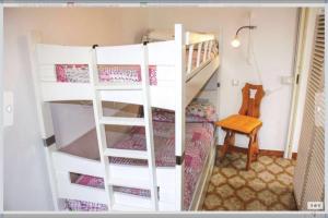 a bedroom with two bunk beds and a desk at casa fiorella in San Bernardino