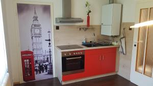 Kuchnia lub aneks kuchenny w obiekcie Garden Apartment Donau-City (P&R)