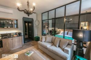 Kuchyňa alebo kuchynka v ubytovaní Apartamenty Stary Rynek 25 Toruń