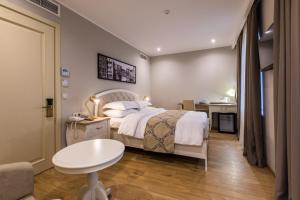 Postel nebo postele na pokoji v ubytování Hotel Khokhobi Old Tbilisi + 37 fotografií