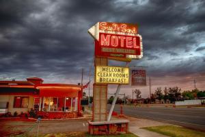 a sign for a motel on the side of a road at Sun -N- Sand Motel in Kanab