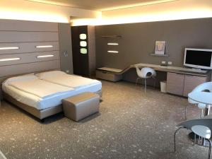 a bedroom with a bed and a desk with a computer at Best Western Plus Net Tower Hotel Padova in Padova