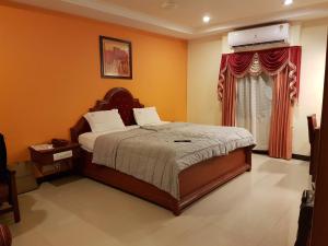 Postel nebo postele na pokoji v ubytování Hotel Subhalakshmi Palace
