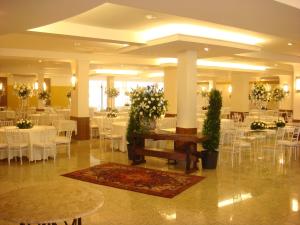 Um restaurante ou outro lugar para comer em Samuara Hotel Caxias do Sul