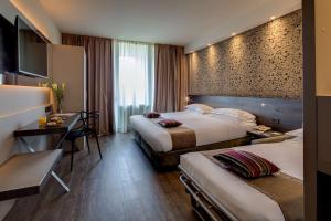 A bed or beds in a room at Best Western Plus Hotel Farnese