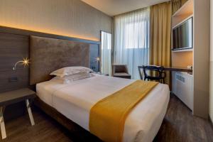 A bed or beds in a room at Best Western Plus Hotel Farnese