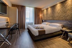 A bed or beds in a room at Best Western Plus Hotel Farnese