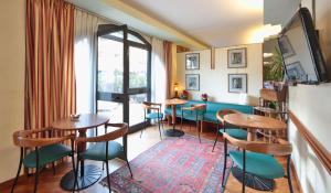 TV a/nebo společenská místnost v ubytování Best Western Hotel Dei Cavalieri