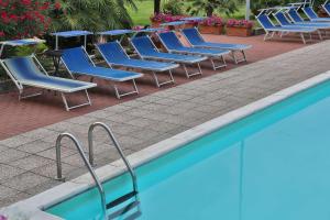 Bazén v ubytování Best Western Plus Soave Hotel nebo v jeho okolí
