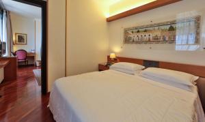 Postel nebo postele na pokoji v ubytování Best Western Hotel Dei Cavalieri