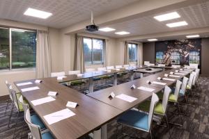 a large conference room with a long table and chairs at BEST WESTERN La Porte des Châteaux in Meung-sur-Loire