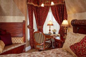 a bedroom with a bed and a desk and a chair at Queen Anne in San Francisco