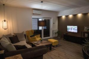TV a/nebo společenská místnost v ubytování Apartments Agape