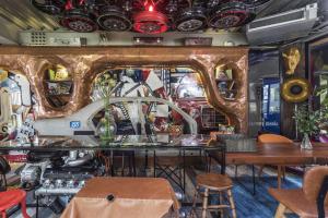 Posezení v ubytování Mestyle Garage Hotel