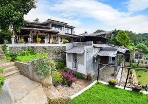 an image of a house with a yard at Thotupola Residence in Kandy