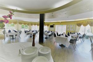 a dining room with white tables and chairs at Hotel Best one in Roßdorf