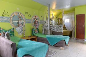 a living room with green walls and two beds at Bett _ Bike Romantik _ FH Odin in Großräschen