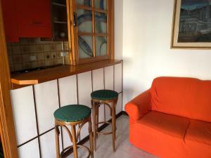 A seating area at Suite Paolo