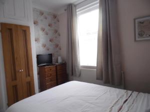 A television and/or entertainment center at Maryland Bed and Breakfast 