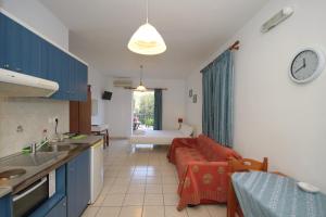 Gambar di galeri bagi Filoxenia di Paralion astros