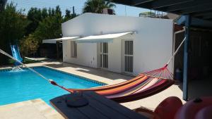Bazén v ubytování Alekas Pool and Garden Home nebo v jeho okolí + 17 fotografií