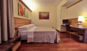 Postel nebo postele na pokoji v ubytování Best Western Hotel Dei Cavalieri