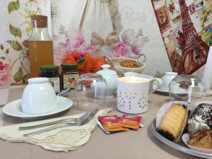Jedlo v ubytovaní bed & breakfast alebo blízkom okolí
