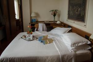 Postel nebo postele na pokoji v ubytování Best Western Hotel Dei Cavalieri