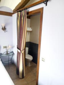A bathroom at Apartamentos turísticos La Fuensanta