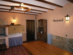 Kitchen o kitchenette sa Apartamentos turísticos La Fuensanta