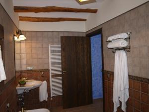 A bathroom at Apartamentos turísticos La Fuensanta