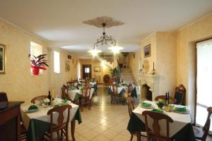 a restaurant with tables and chairs and a fireplace at Agriturismo Il Crinale in Castorano