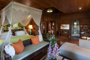Кровать или кровати в номере Riverside Exquisite Villa Living