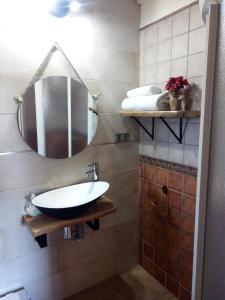 A bathroom at Apartamentos turísticos La Fuensanta