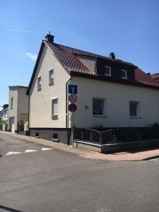 a white building on the side of a street at Ferienwohnung Pfeifer in Friedrichsdorf