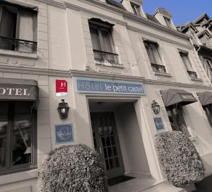 een hotel le petit lac pathocalitutionasteryasteryasteryasteryasteryasteryasteryasteryasteryasteryasteryastery bij Hôtel-Spa-Piscine Le Petit Castel Beuzeville-Honfleur in Beuzeville