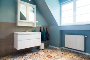 Kúpeľňa v ubytovaní Zamkowe Wzgórze Dom nr 6 Kazimierz Dolny, Góry 3