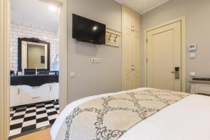 TV a/nebo společenská místnost v ubytování Hotel Khokhobi Old Tbilisi