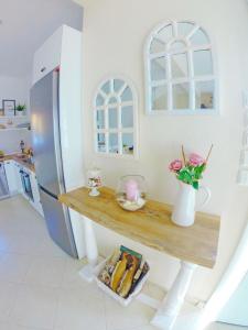 A kitchen or kitchenette at Paliouri Villa Vista al Mar by Luxlikehome