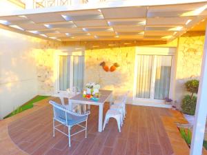 A balcony or terrace at Paliouri Villa Vista al Mar by Luxlikehome