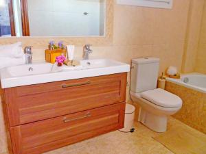 A bathroom at Paliouri Villa Vista al Mar by Luxlikehome