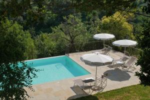 Bazén v ubytování Agriturismo Due Comuni nebo v jeho okolí