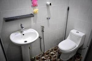 Ένα μπάνιο στο Kak Nor Villa +53 φωτογραφίες