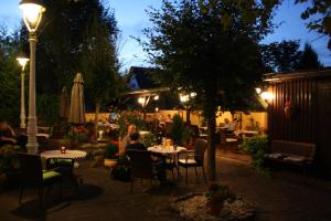 Un restaurant sau alt loc unde se poate mânca la Hotel & Weinhaus Zum Schwarzen Bären