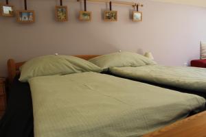 Postel nebo postele na pokoji v ubytování Gästezimmer Klopfer