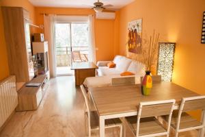 Posedenie v ubytovaní Apartamento con encanto junto a la playa y en el centro del pueblo