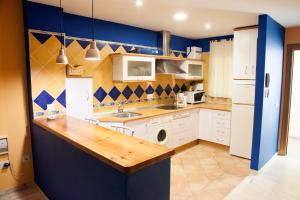 Kuchyňa alebo kuchynka v ubytovaní Apartamento con encanto junto a la playa y en el centro del pueblo