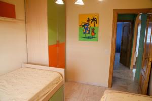 Posteľ alebo postele v izbe v ubytovaní Apartamento con encanto junto a la playa y en el centro del pueblo
