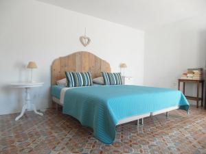 En eller flere senger på et rom på Casa el Chorro