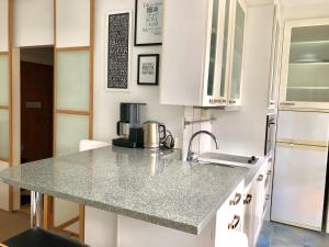 Kuchyň nebo kuchyňský kout v ubytování Kamppi Sweet Studio 07